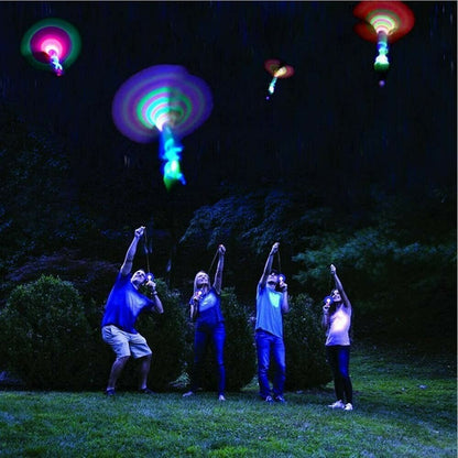 ✨Hračka – létající helikoptéra s LED diodami🛸 | Letová výška 36 m, pomalé přistání, parádní noční osvětlení pro zábavu dětí🎈