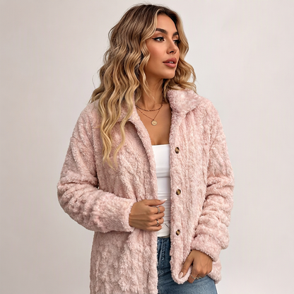 ✨ Cette veste décontractée en peluche pour femme avec boutonnage mise sur une allure facile à porter au quotidien 🧥